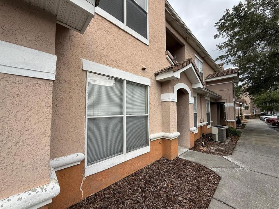 For Rent: $1,350 (1 beds, 1 baths, 830 Square Feet)