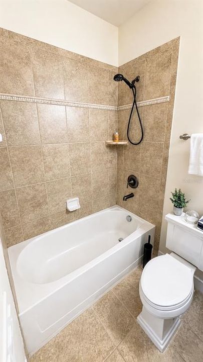 For Rent: $2,000 (3 beds, 2 baths, 1346 Square Feet)