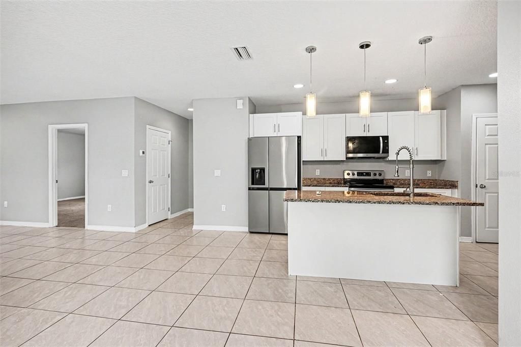 For Sale: $360,000 (4 beds, 2 baths, 1904 Square Feet)