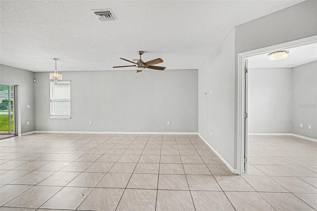 For Sale: $360,000 (4 beds, 2 baths, 1904 Square Feet)