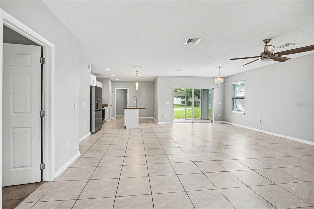 For Sale: $360,000 (4 beds, 2 baths, 1904 Square Feet)