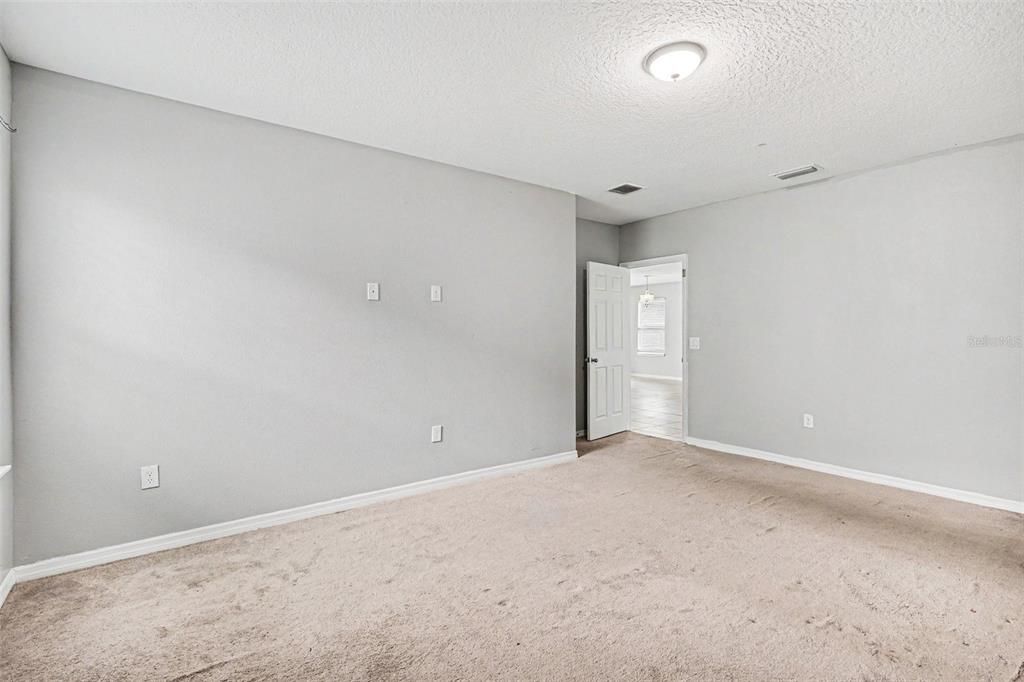 For Sale: $360,000 (4 beds, 2 baths, 1904 Square Feet)