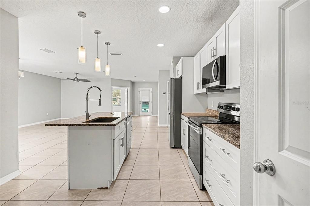 For Sale: $360,000 (4 beds, 2 baths, 1904 Square Feet)