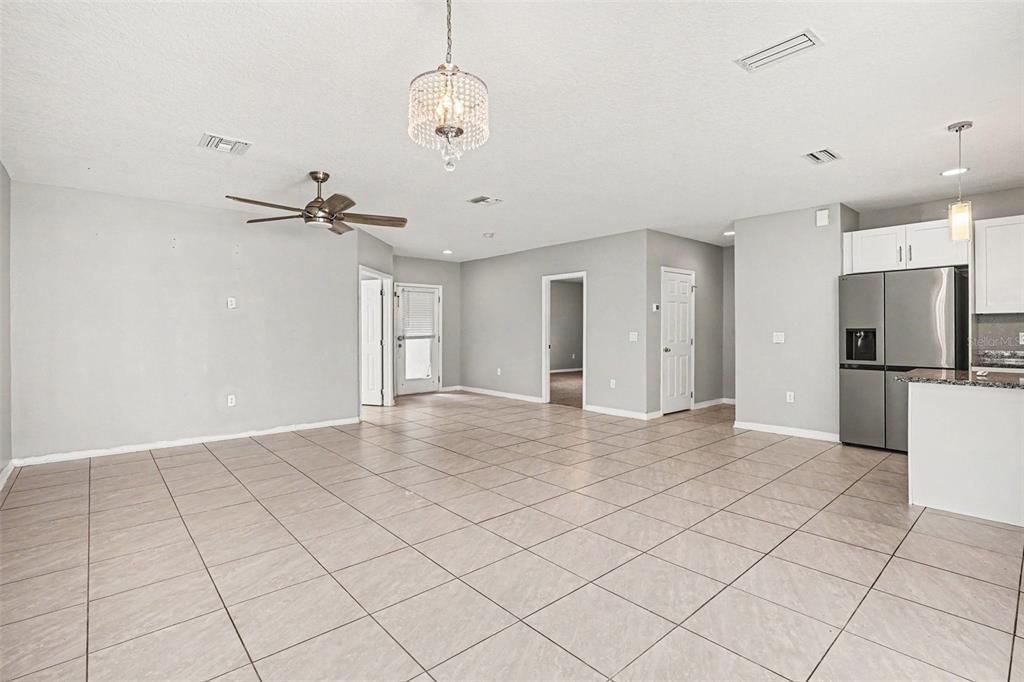 For Sale: $360,000 (4 beds, 2 baths, 1904 Square Feet)