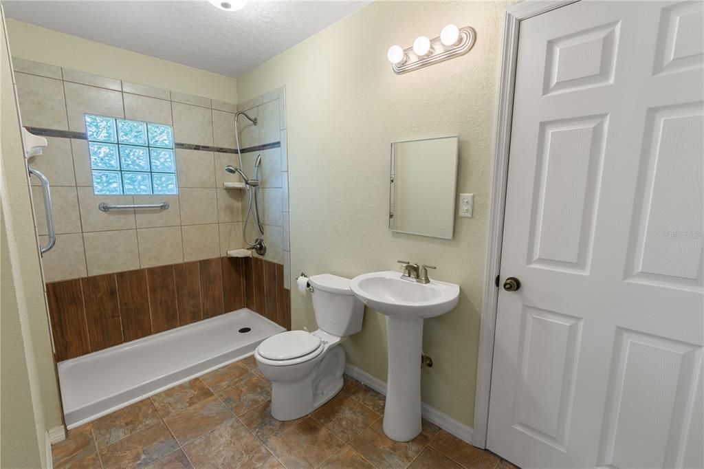 En Venta: $179,000 (2 camas, 2 baños, 912 Pies cuadrados)