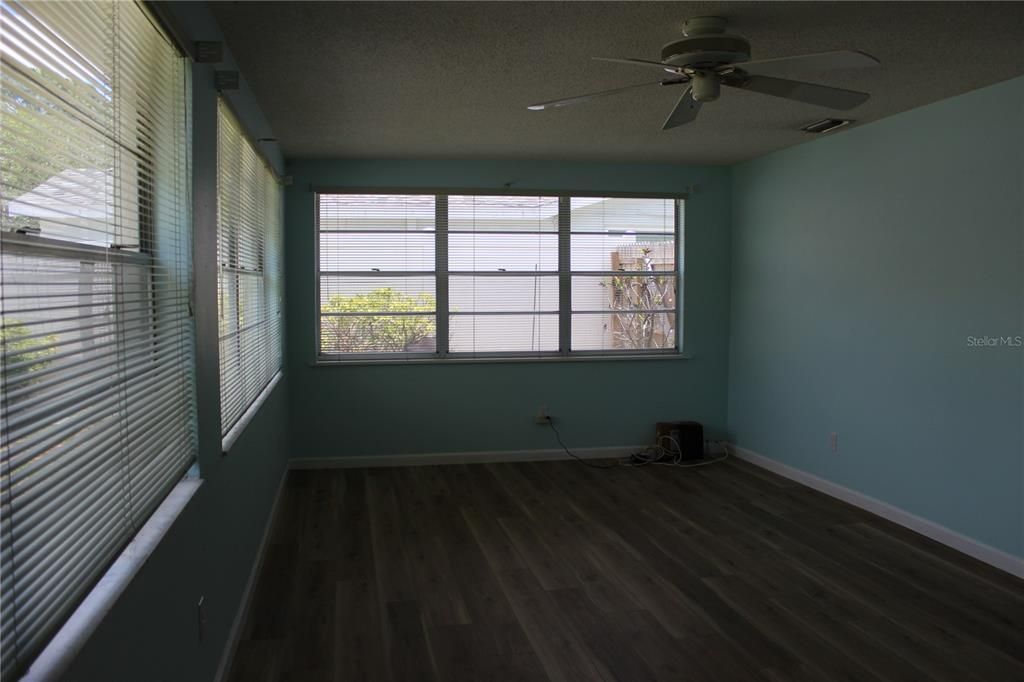 For Sale: $274,900 (3 beds, 2 baths, 1518 Square Feet)