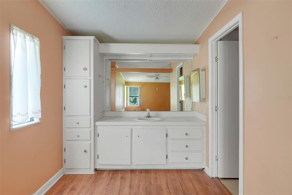 For Sale: $125,000 (2 beds, 2 baths, 1300 Square Feet)