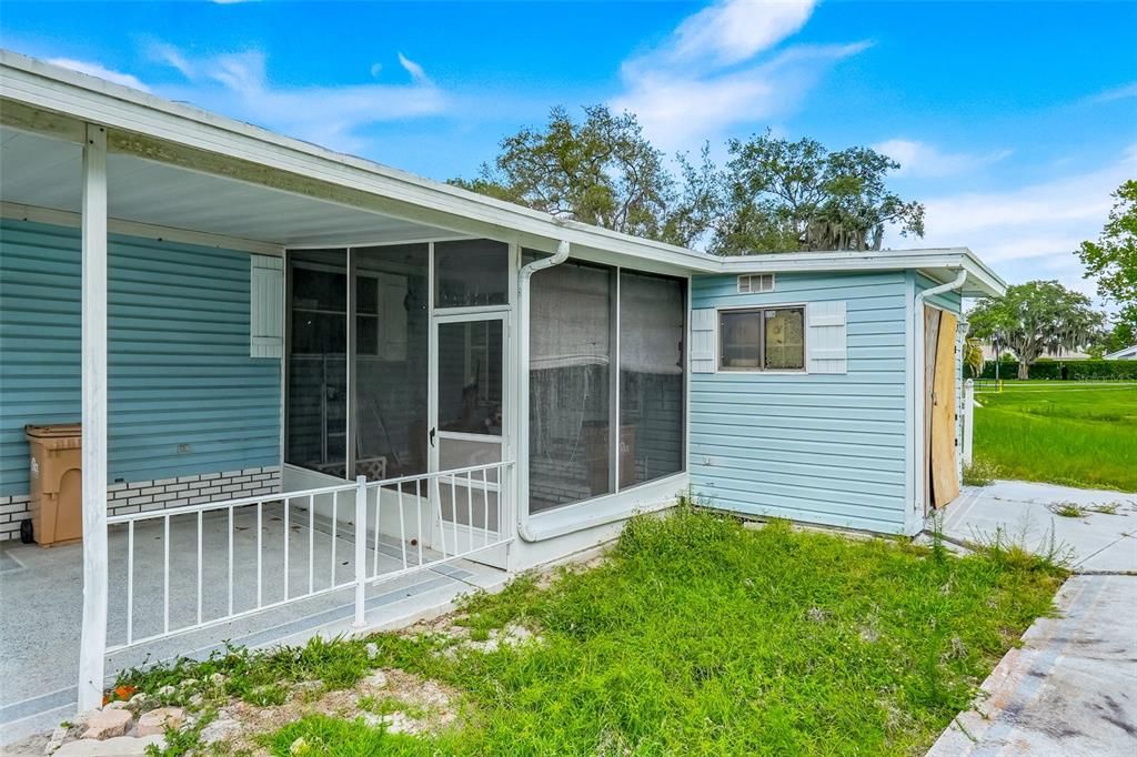 For Sale: $125,000 (2 beds, 2 baths, 1300 Square Feet)