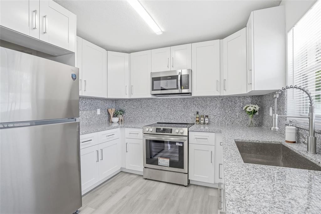 For Sale: $359,900 (3 beds, 1 baths, 1089 Square Feet)
