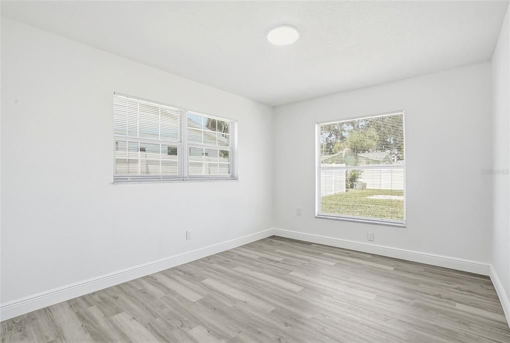 For Sale: $359,900 (3 beds, 1 baths, 1089 Square Feet)