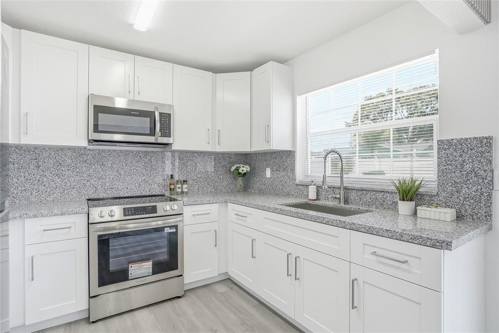 For Sale: $359,900 (3 beds, 1 baths, 1089 Square Feet)