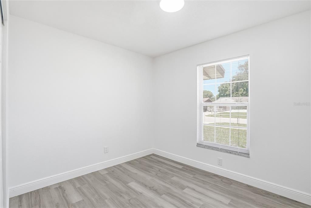 For Sale: $359,900 (3 beds, 1 baths, 1089 Square Feet)