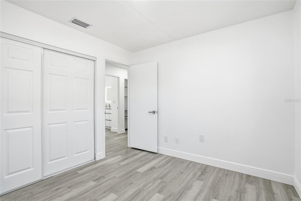 For Sale: $359,900 (3 beds, 1 baths, 1089 Square Feet)