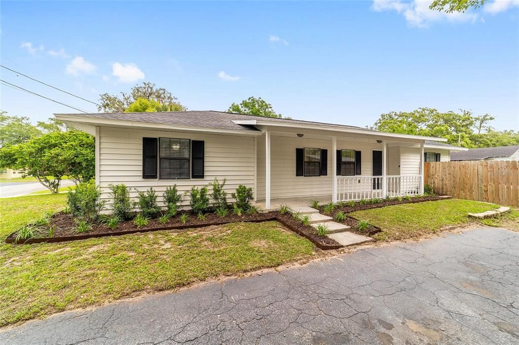For Sale: $274,900 (3 beds, 2 baths, 1180 Square Feet)