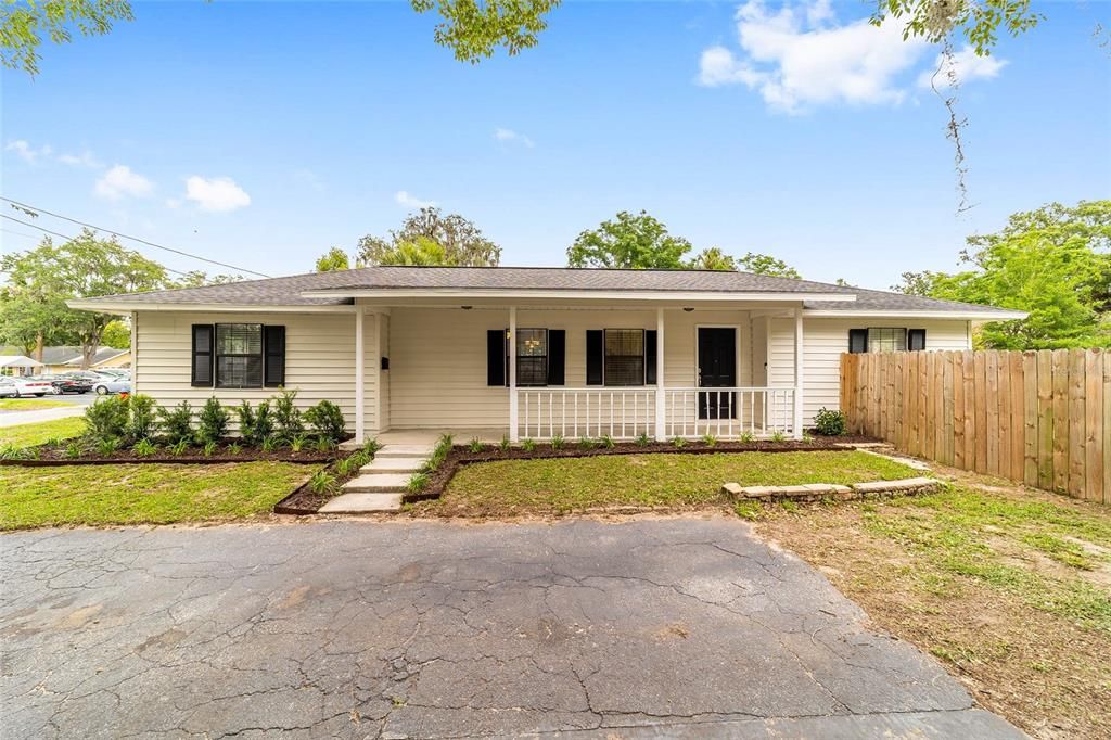 For Sale: $274,900 (3 beds, 2 baths, 1180 Square Feet)