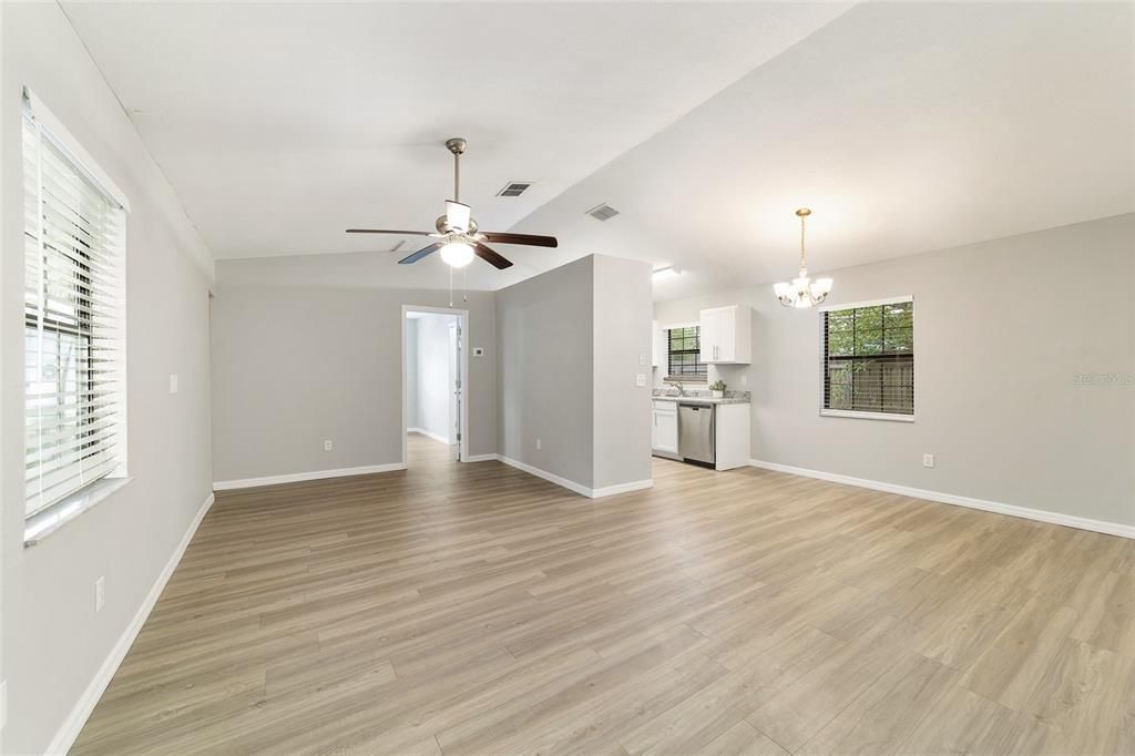 For Sale: $274,900 (3 beds, 2 baths, 1180 Square Feet)