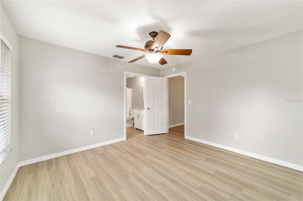 For Sale: $274,900 (3 beds, 2 baths, 1180 Square Feet)