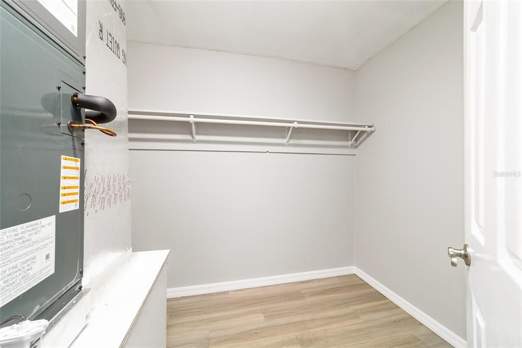 For Sale: $274,900 (3 beds, 2 baths, 1180 Square Feet)