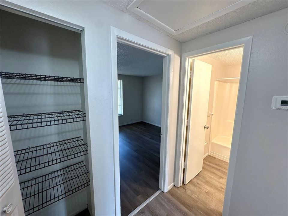For Rent: $1,350 (2 beds, 1 baths, 1209 Square Feet)