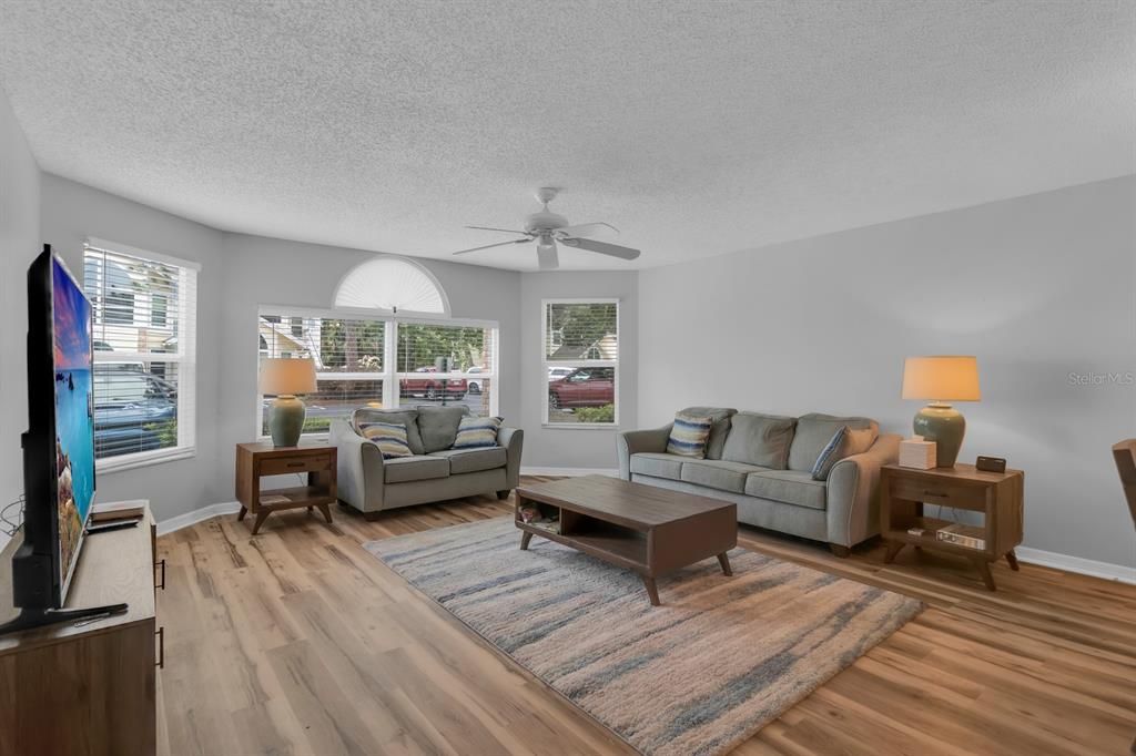 For Sale: $224,000 (3 beds, 2 baths, 1220 Square Feet)
