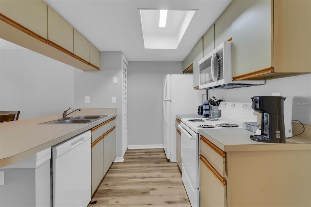 For Sale: $224,000 (3 beds, 2 baths, 1220 Square Feet)