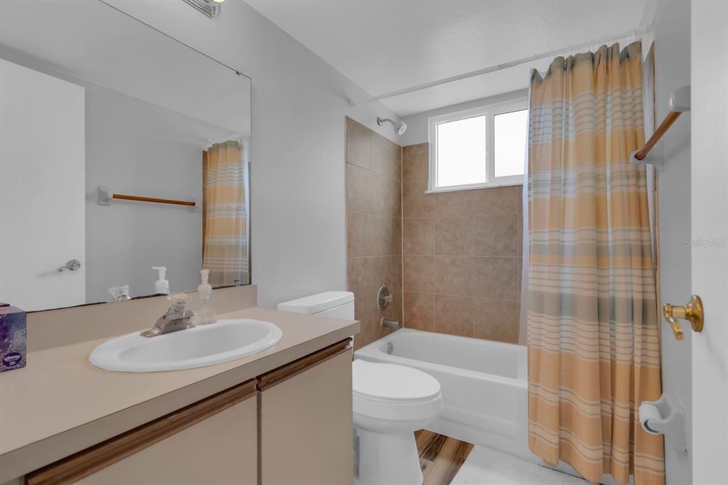 For Sale: $224,000 (3 beds, 2 baths, 1220 Square Feet)