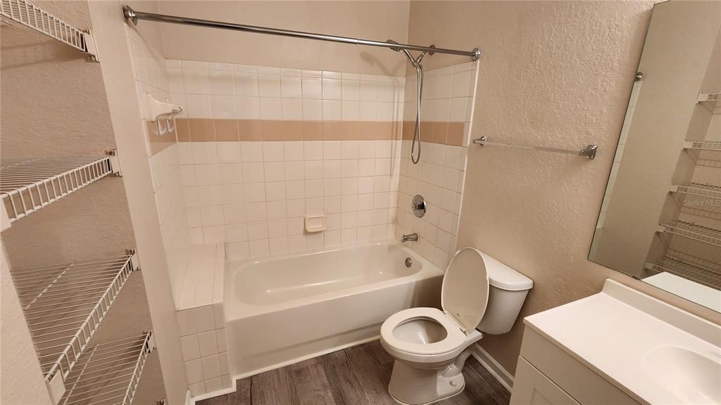 For Sale: $165,000 (2 beds, 2 baths, 1144 Square Feet)