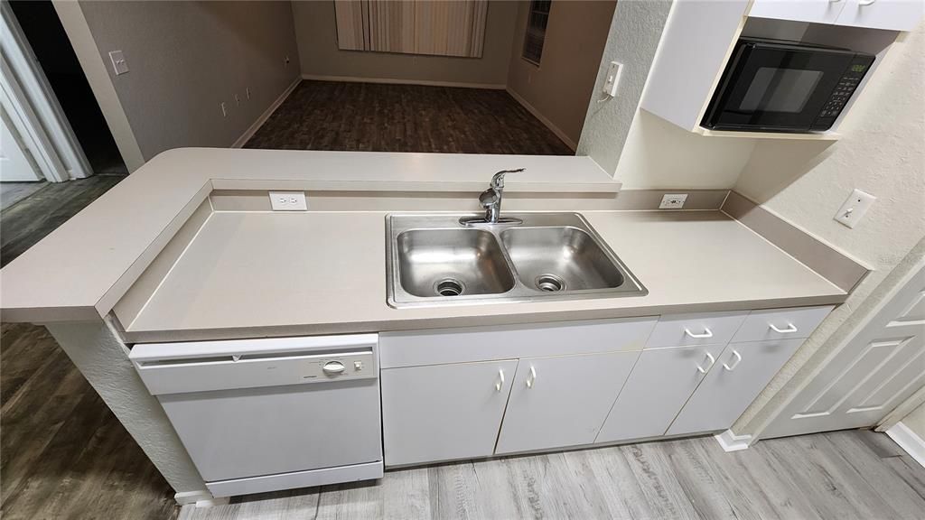 For Sale: $165,000 (2 beds, 2 baths, 1144 Square Feet)