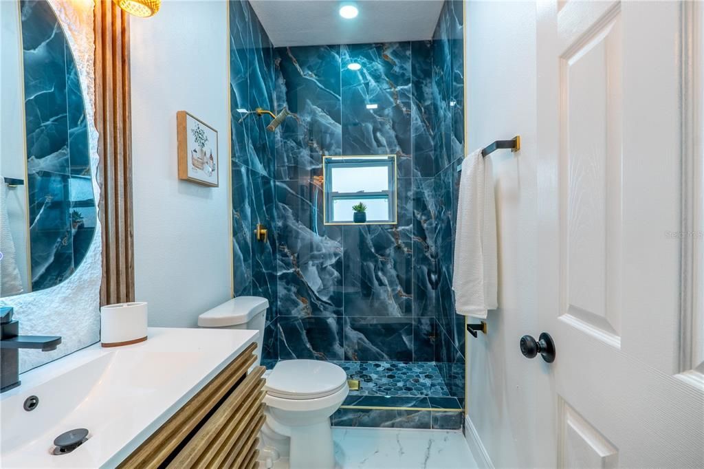 En Venta: $450,000 (4 camas, 3 baños, 1650 Pies cuadrados)