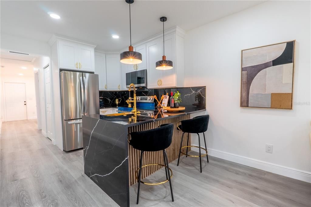 En Venta: $450,000 (4 camas, 3 baños, 1650 Pies cuadrados)
