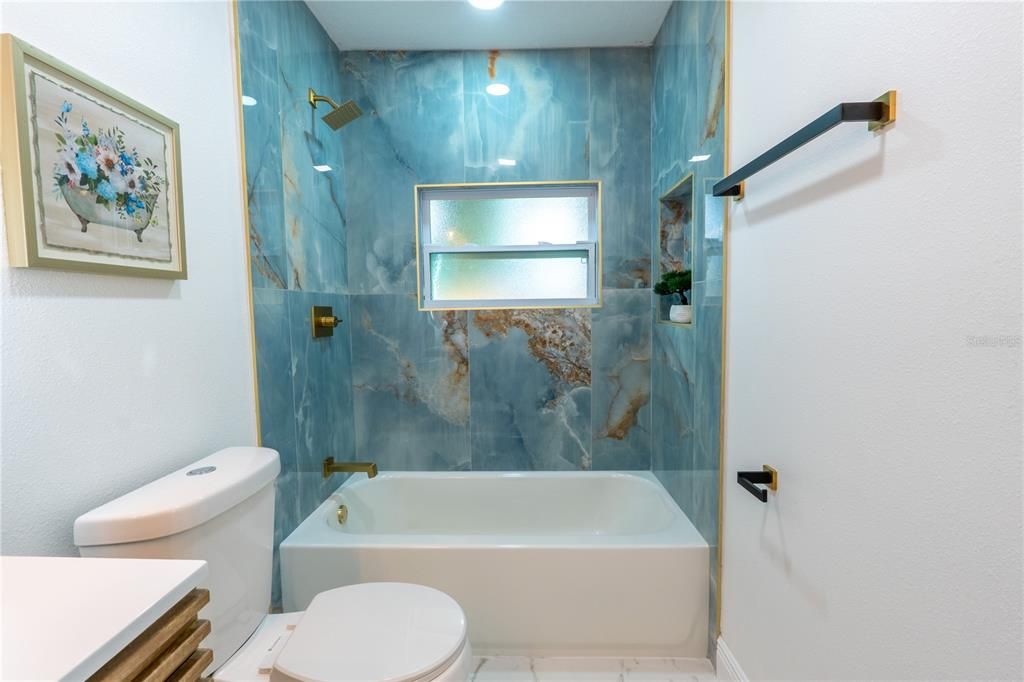 En Venta: $450,000 (4 camas, 3 baños, 1650 Pies cuadrados)
