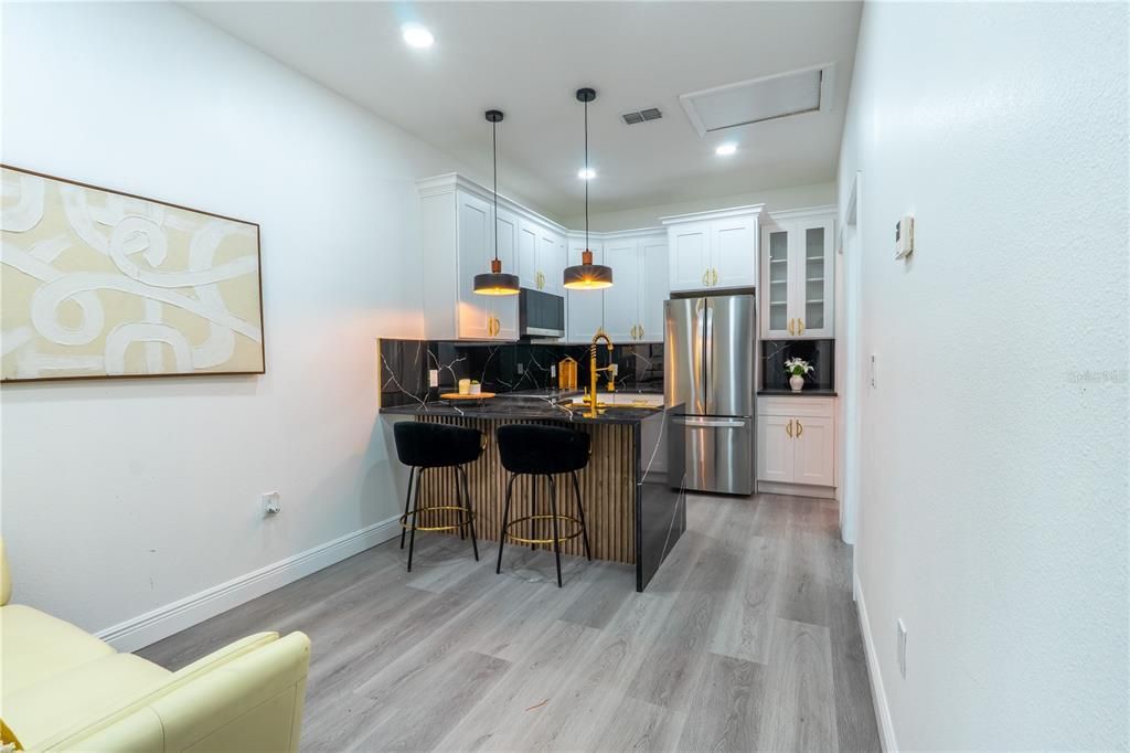 En Venta: $450,000 (4 camas, 3 baños, 1650 Pies cuadrados)