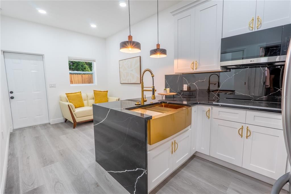 En Venta: $450,000 (4 camas, 3 baños, 1650 Pies cuadrados)
