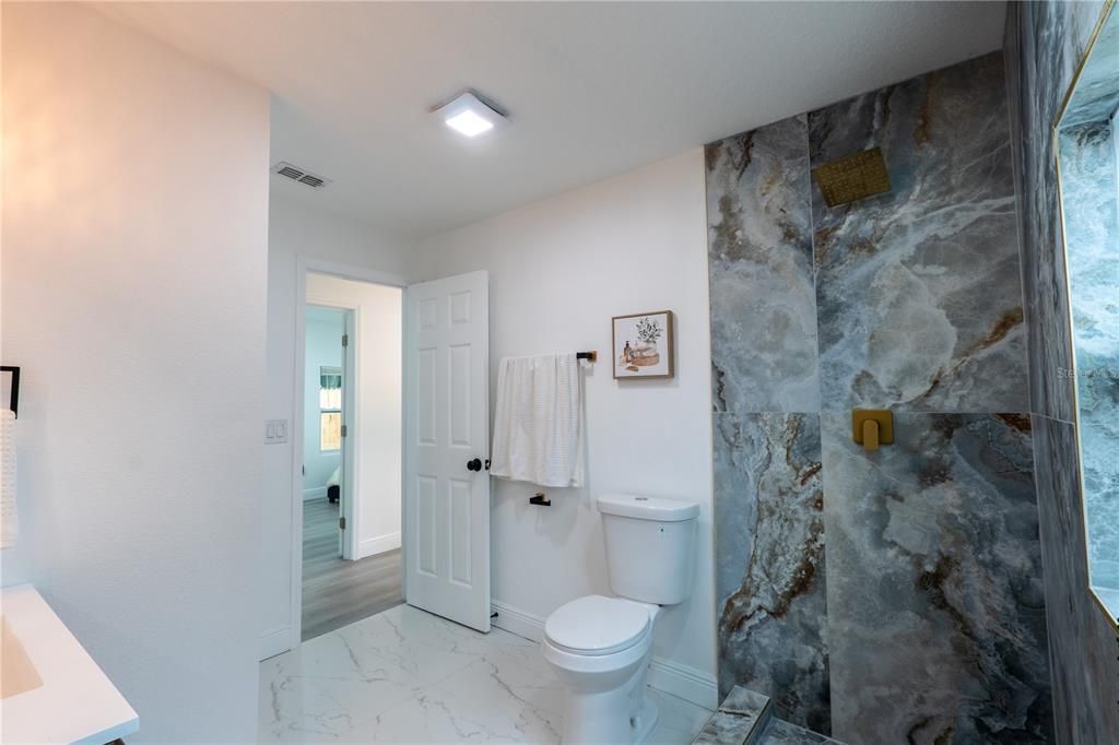 En Venta: $450,000 (4 camas, 3 baños, 1650 Pies cuadrados)