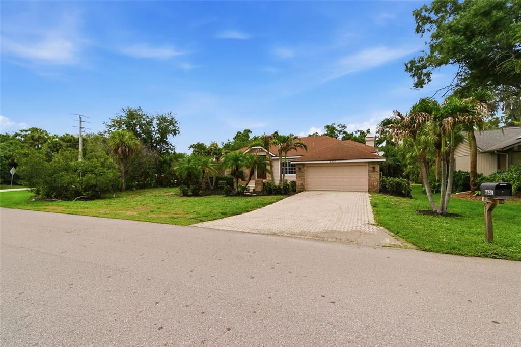 For Sale: $529,000 (3 beds, 2 baths, 1894 Square Feet)