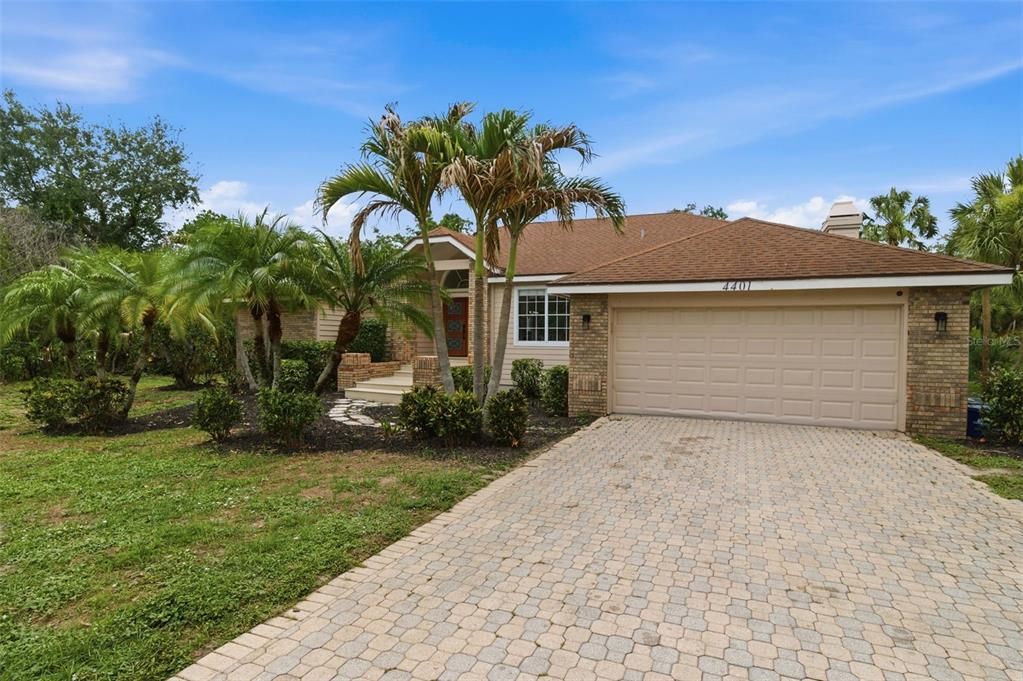 For Sale: $529,000 (3 beds, 2 baths, 1894 Square Feet)