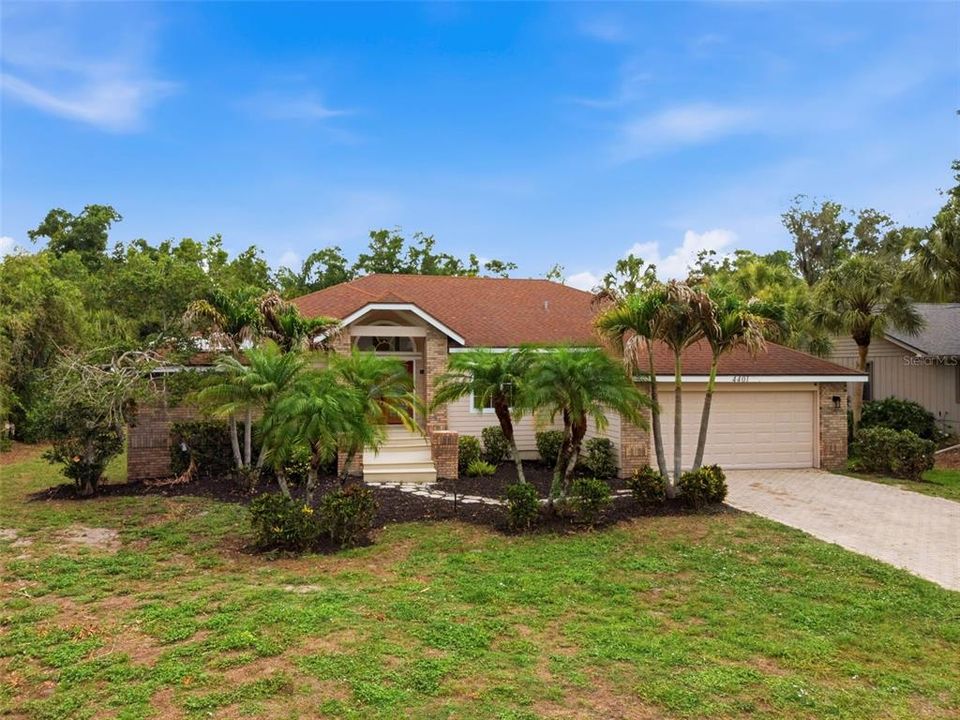 For Sale: $529,000 (3 beds, 2 baths, 1894 Square Feet)