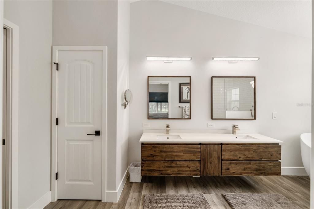 For Sale: $849,900 (2 beds, 2 baths, 2880 Square Feet)