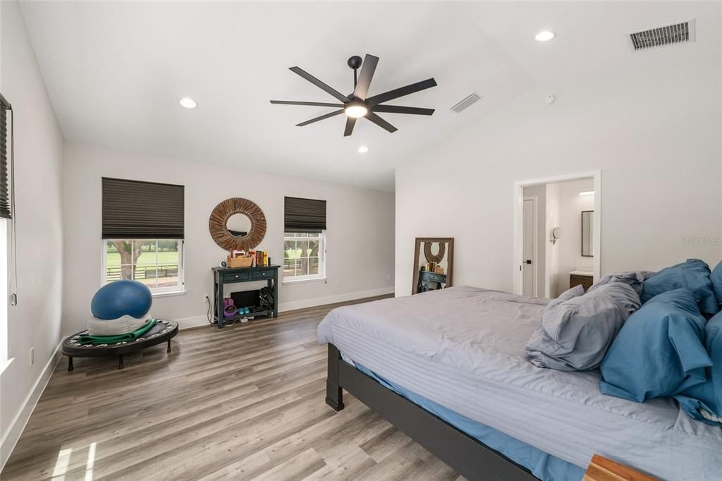 For Sale: $849,900 (2 beds, 2 baths, 2880 Square Feet)
