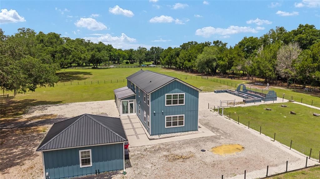 For Sale: $849,900 (2 beds, 2 baths, 2880 Square Feet)