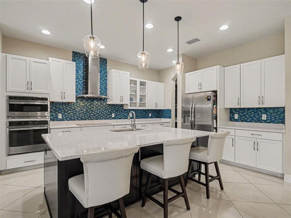 For Sale: $775,000 (5 beds, 5 baths, 4880 Square Feet)