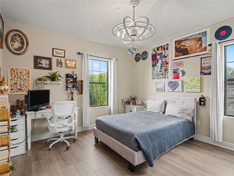 For Sale: $775,000 (5 beds, 5 baths, 4880 Square Feet)