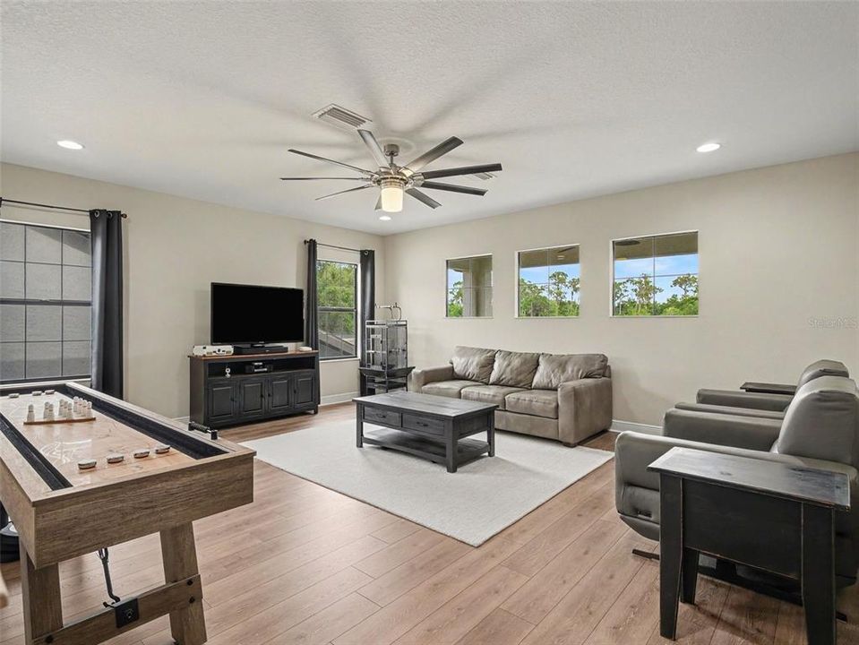 For Sale: $775,000 (5 beds, 5 baths, 4880 Square Feet)