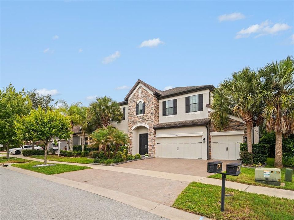 For Sale: $775,000 (5 beds, 5 baths, 4880 Square Feet)