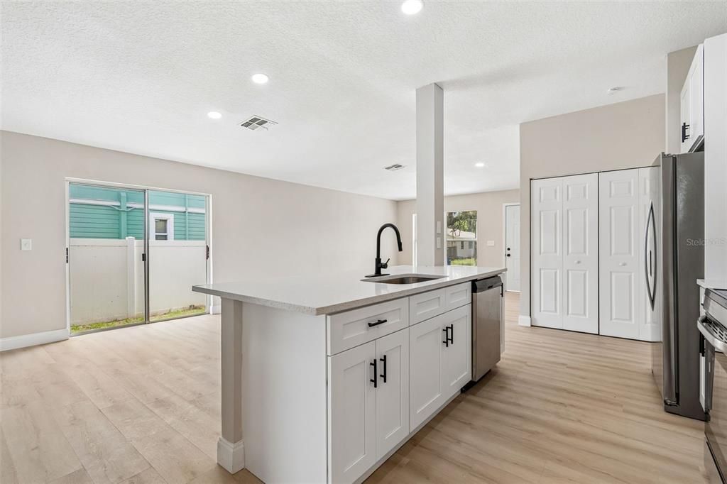 For Sale: $359,900 (3 beds, 2 baths, 1353 Square Feet)