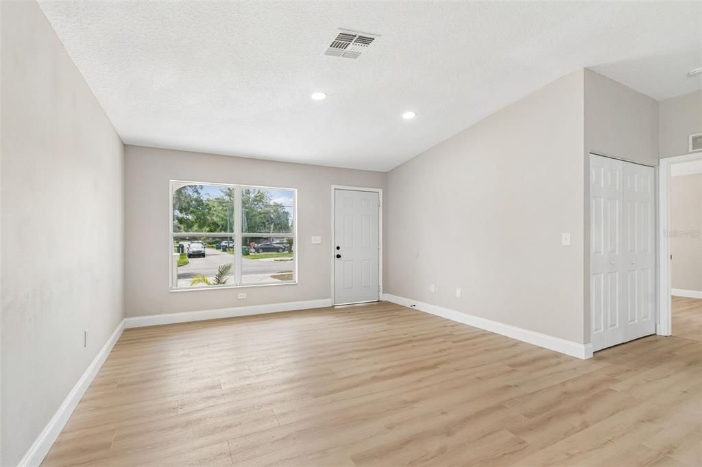 For Sale: $359,900 (3 beds, 2 baths, 1353 Square Feet)