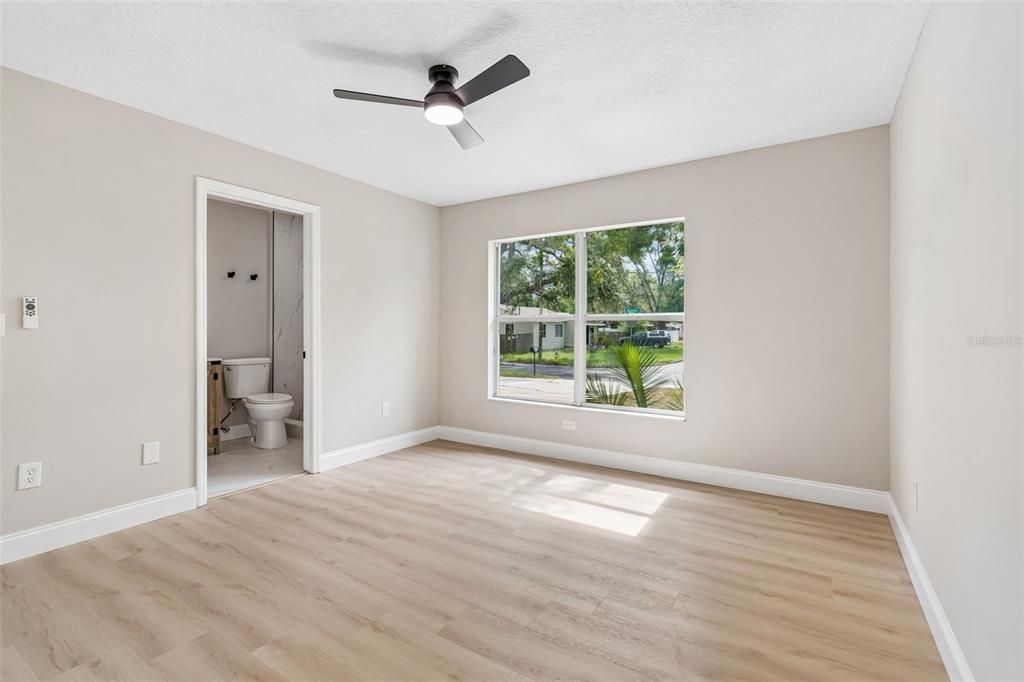 For Sale: $359,900 (3 beds, 2 baths, 1353 Square Feet)