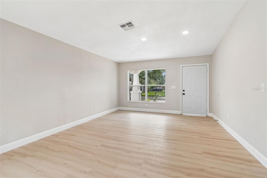 For Sale: $359,900 (3 beds, 2 baths, 1353 Square Feet)
