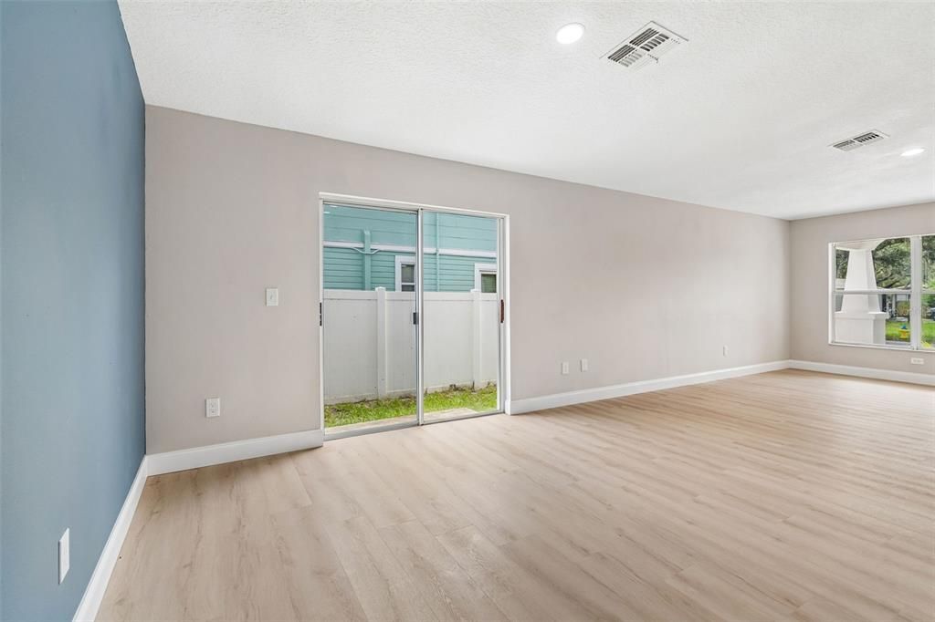 For Sale: $359,900 (3 beds, 2 baths, 1353 Square Feet)