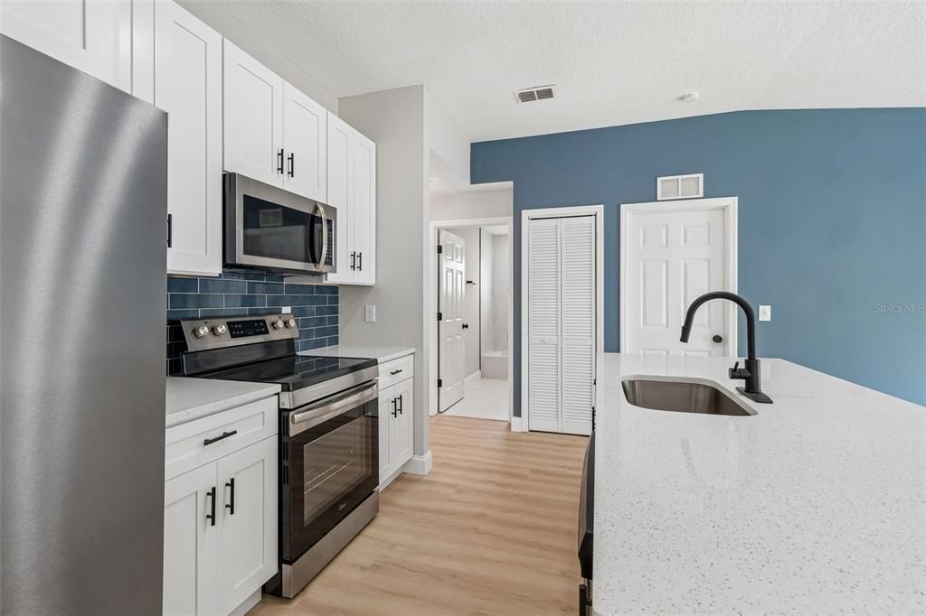For Sale: $359,900 (3 beds, 2 baths, 1353 Square Feet)